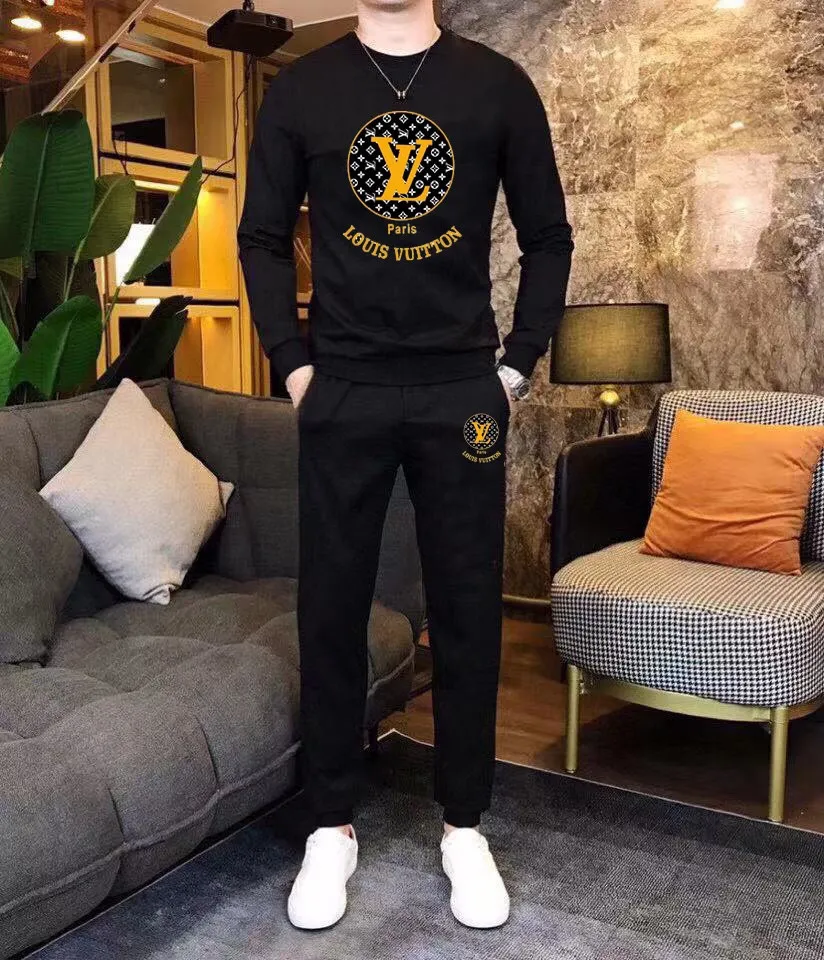 🅿️380 [LV Louis Vuitton] (Fat Man Gospel) hot-selling suit is coming. Focus on the original version of the official website. 2025 new hot-selling sweatshirt suit. The original order is hard to buy🇭🇰. It is the meticulous work of top designers for a fitting and perfect upper body effect. All-natural high-quality Roman cotton 100%, close-fitting comfort, noble and elegant! Original hardware embodies elegance and nobility! Counter size: M-5XL (maximum wear up to 220 pounds)